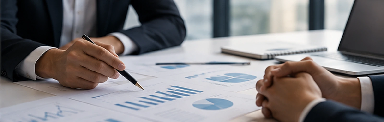 Consultoría empresarial basada en análisis financiero y estratégico